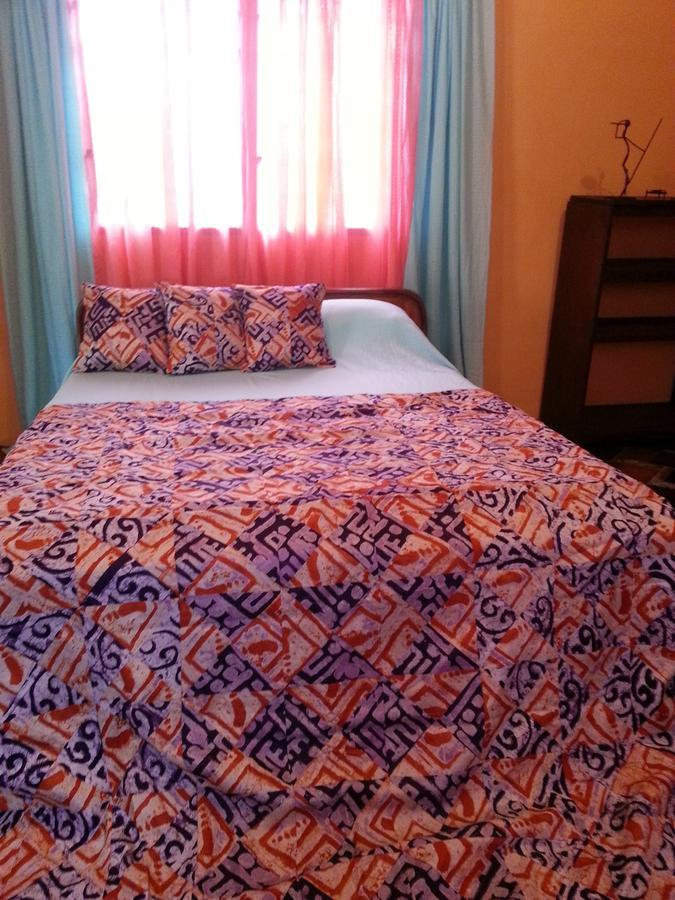 Golden Lilies Hotel Kokrobite Buitenkant foto