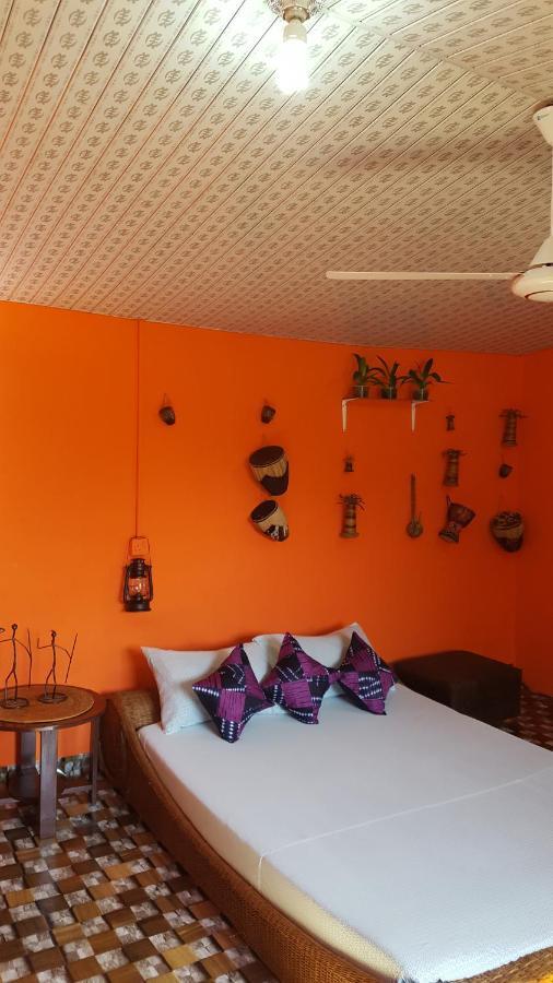 Golden Lilies Hotel Kokrobite Buitenkant foto
